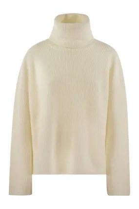 BOXY TURTLENECK SWEATER