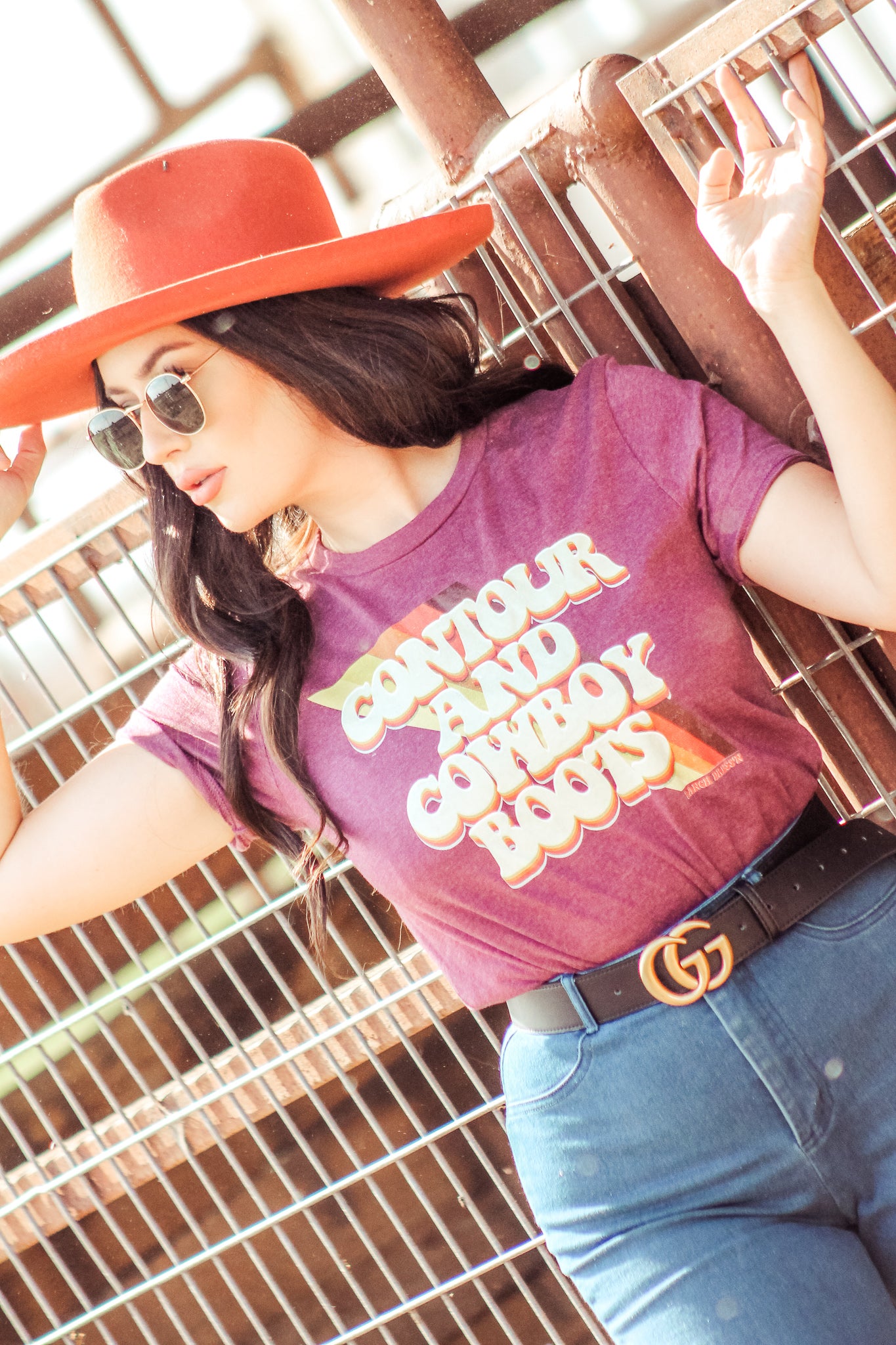 CONTOUR & COWBOY BOOTS - HEATHER MAROON TEE