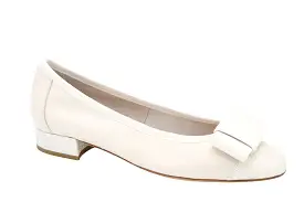 FABUCCI Cream Leather Ballet Flat with Bow