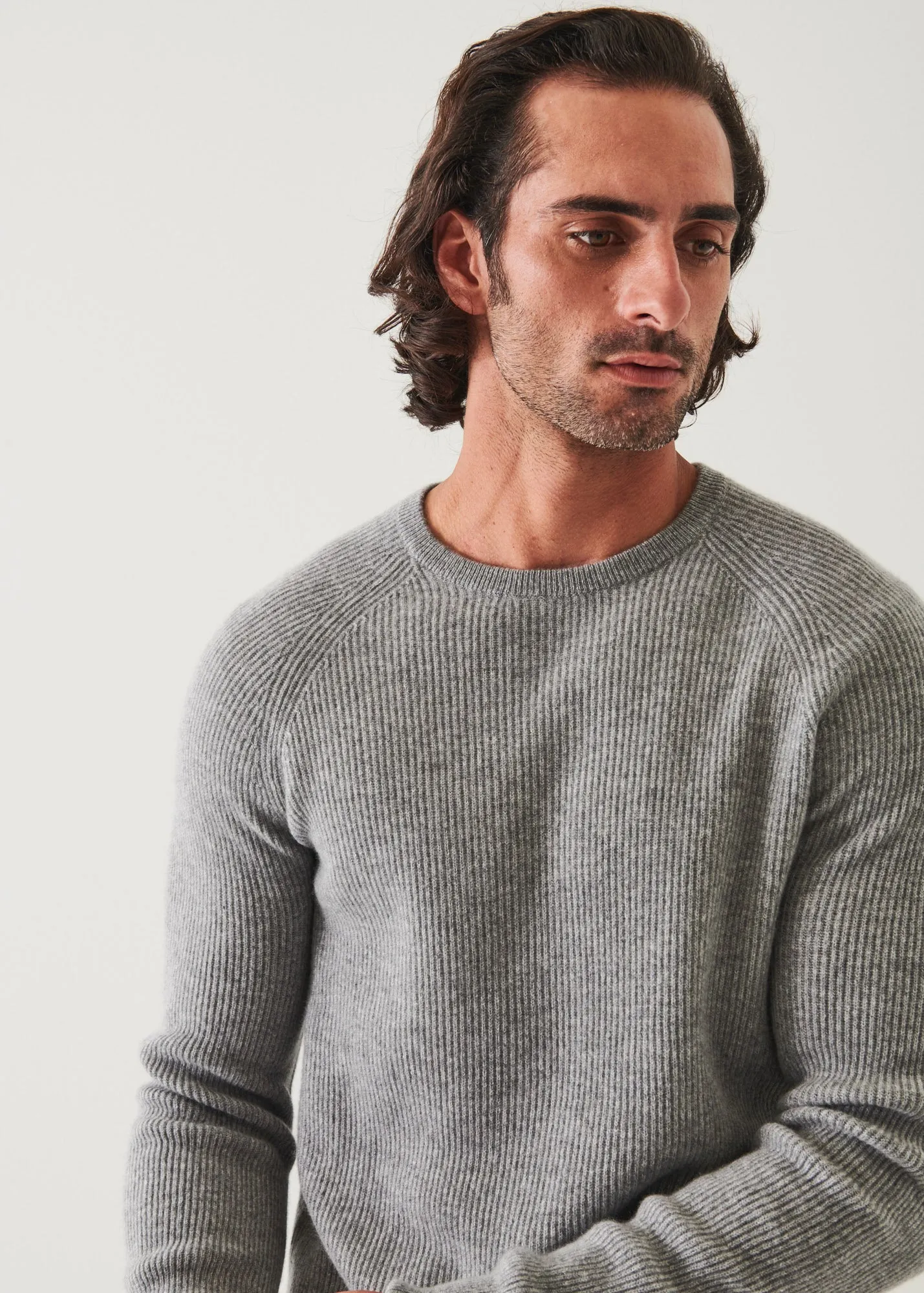 RIBBED CASHMERE CREWNECK