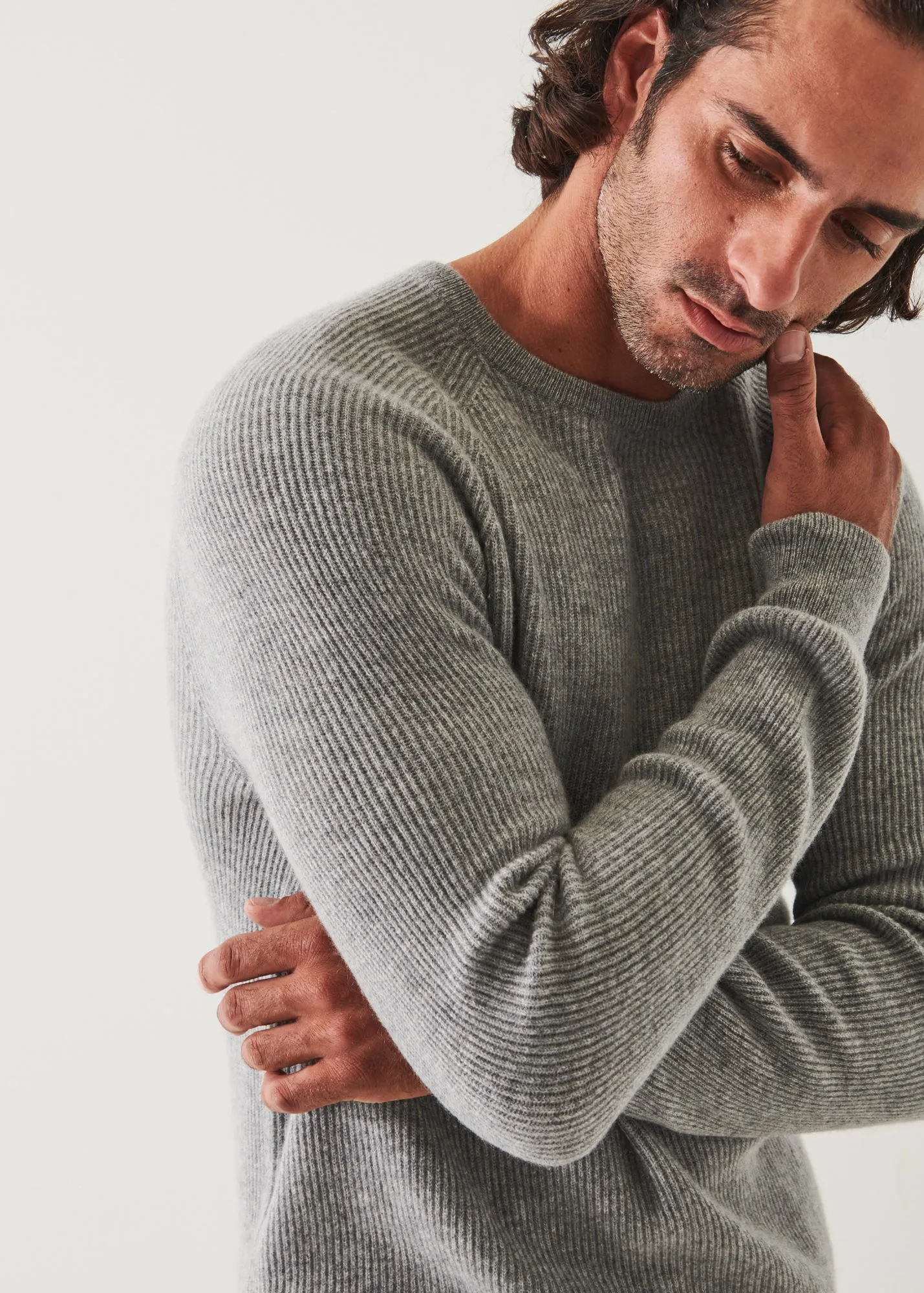 RIBBED CASHMERE CREWNECK