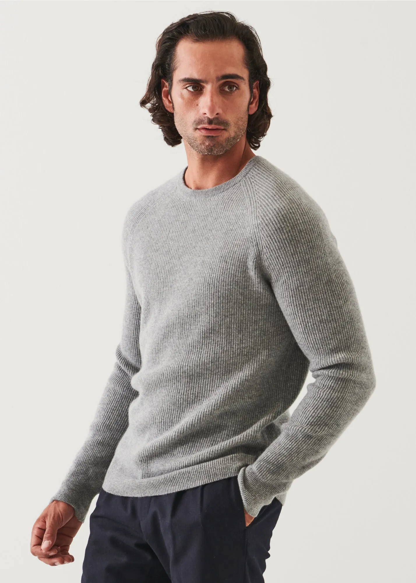 RIBBED CASHMERE CREWNECK