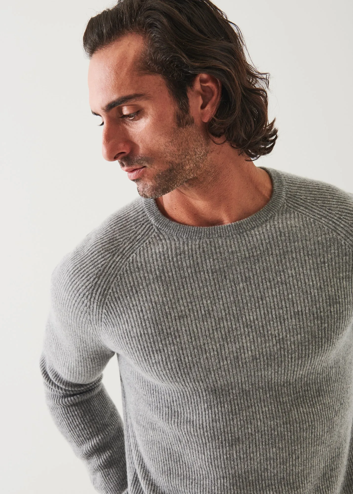 RIBBED CASHMERE CREWNECK