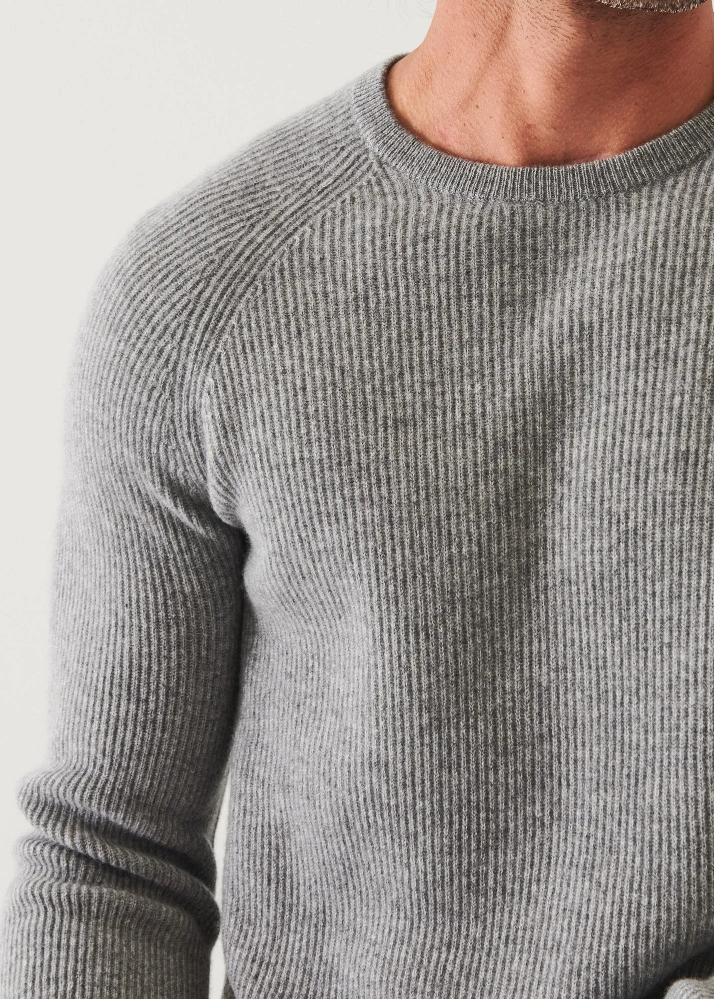 RIBBED CASHMERE CREWNECK